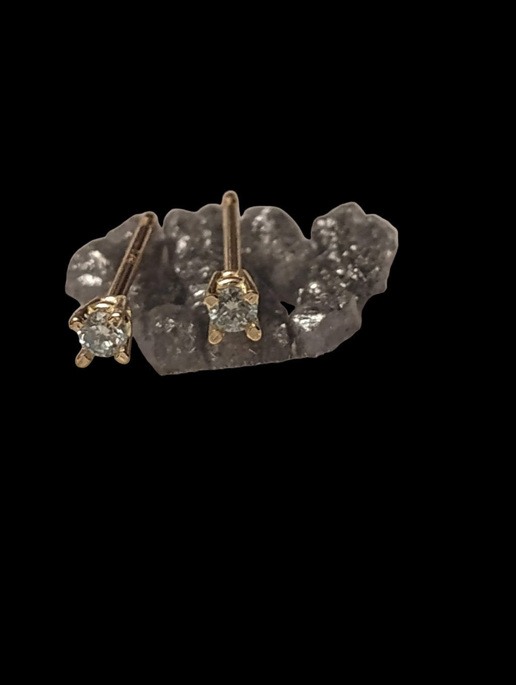 18k Solid Gold 2 mm Light Blue Moissinite Stone